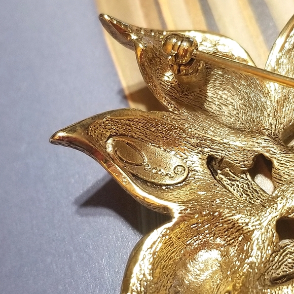 VTG Oscar de la Renta Heavily Gold Plated Brooch - Picture 3 of 6